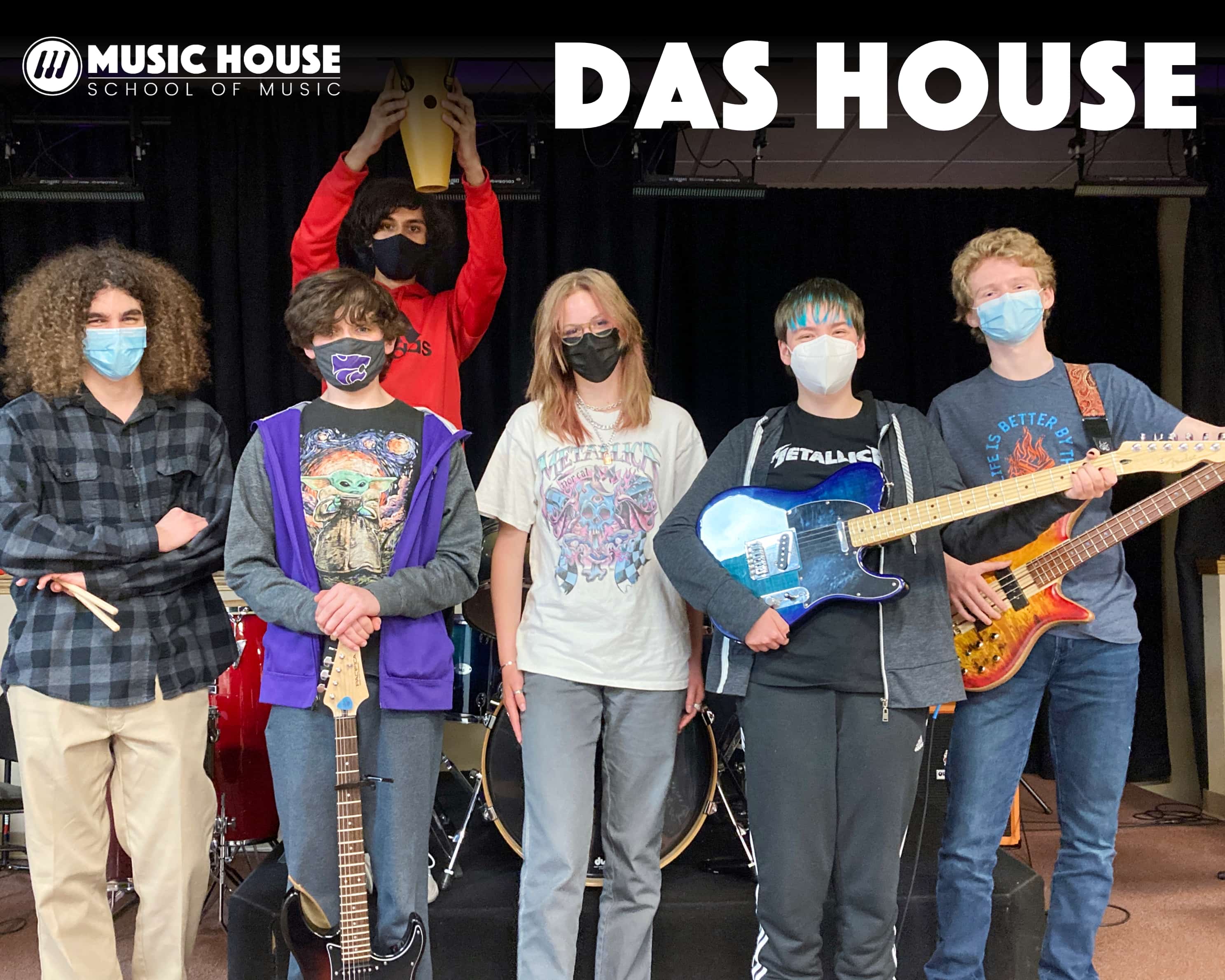 The members of Das House on stage