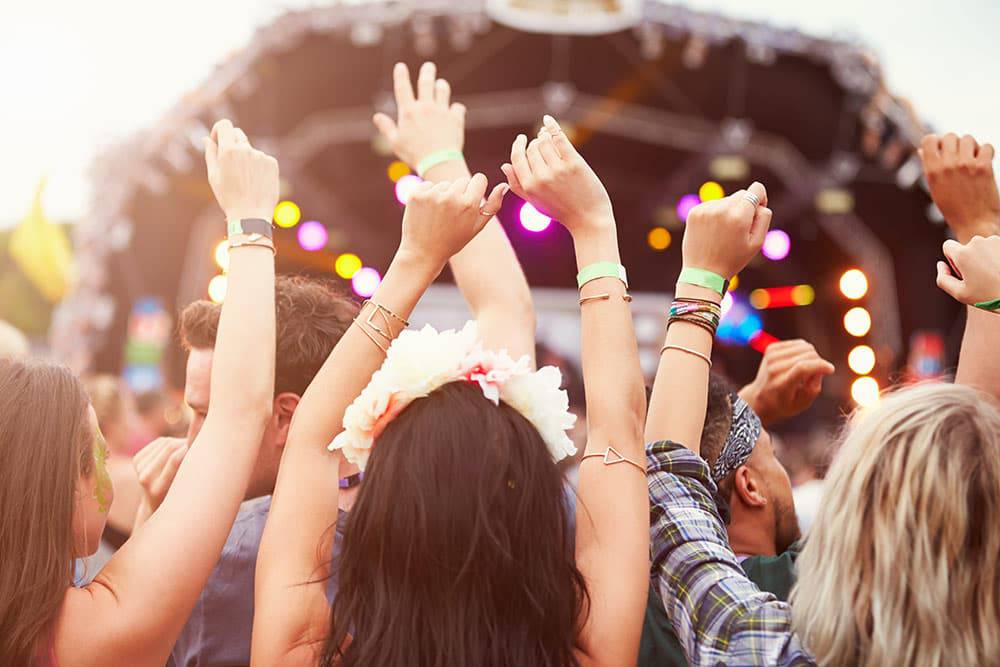  Personas en el festival de conciertos de música al aire libre
