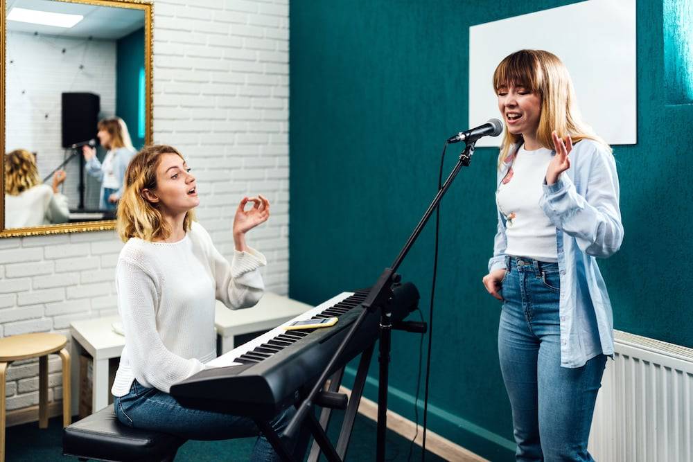A vocal coach teaching voice lessons in Kansas City